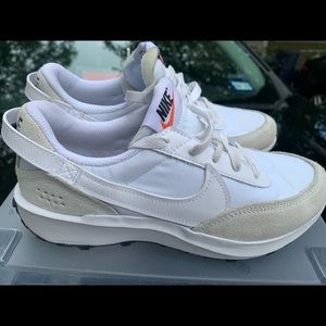 Womens Nike Waffle Debut